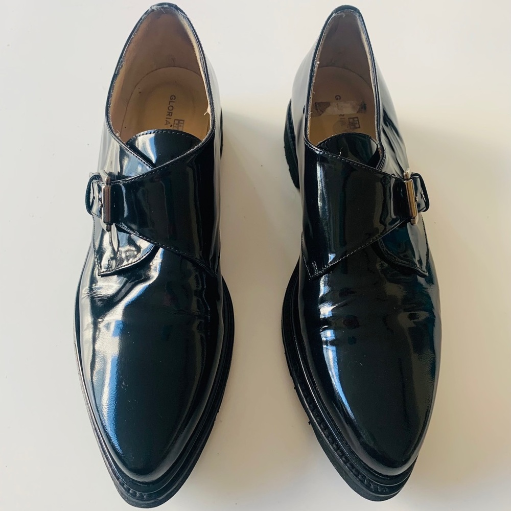 Oxford shoes in black patent leather